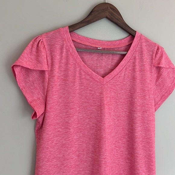 Super soft pink top - NEVER WORN. Stretchy & super flattering fit - Picture 2 of 5